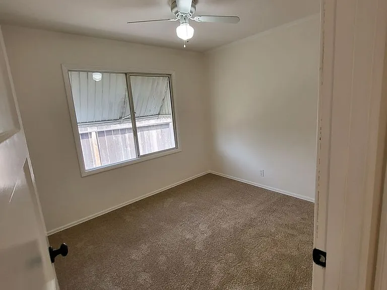 555 W Whittier Ave — Photo 27