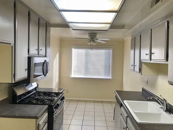 4th image of 13825 Beaver St Unit 47