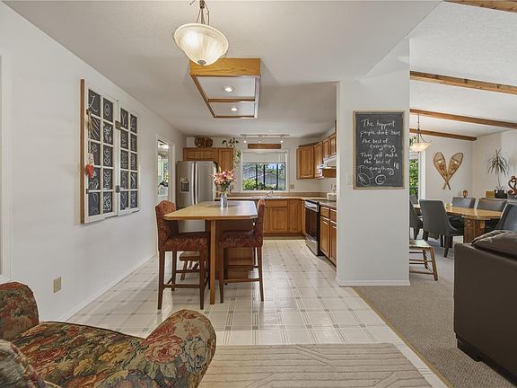 4th image of 476 Qualicum Rd