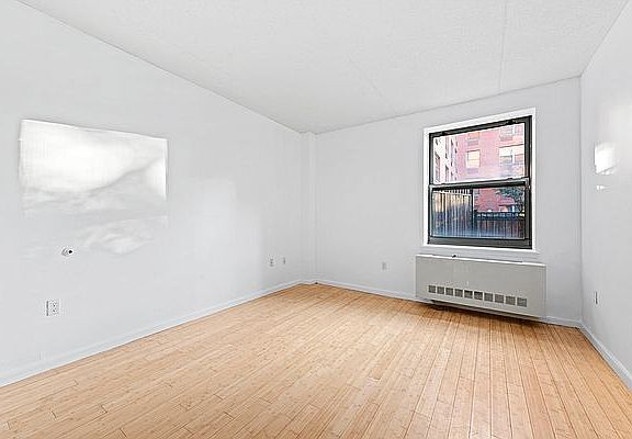 4th image of 837 Washington Ave APT 2C