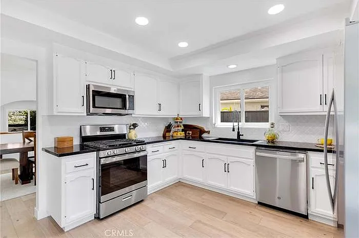 802 Avenida Presidio — Photo 6
