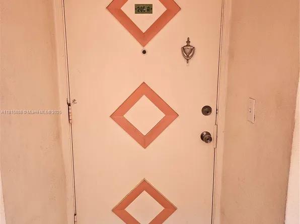 215 SE 3rd Ave APT 205A, Hallandale, FL 33009