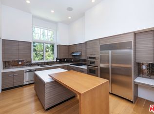 2371 Buckingham Ln, Los Angeles, CA 90077