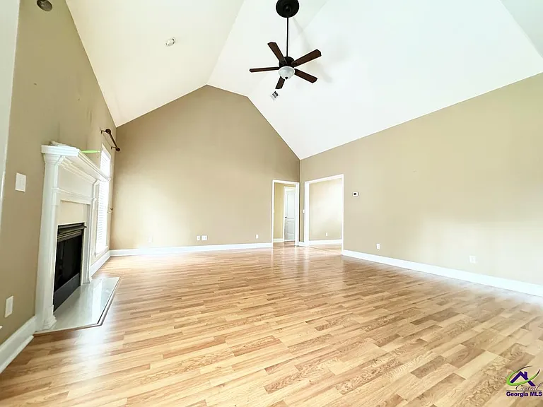 701 Victoria Cir — Photo 5