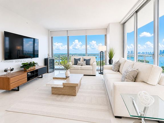 3rd image of 16385 Biscayne Blvd Unit 2007