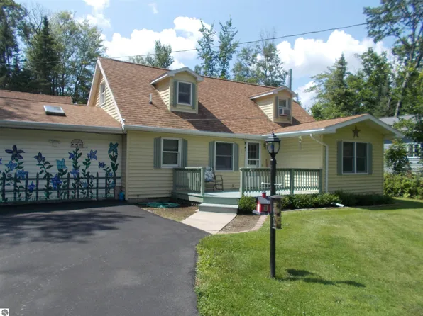 7593 Hillsdale Dr, Hale, MI 48739