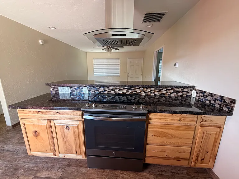 830 E 8th St #2 — Photo 10