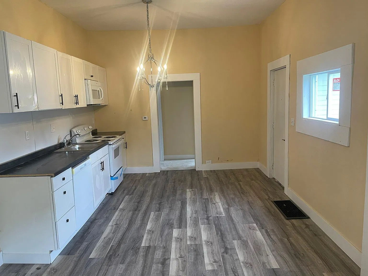 4 bed, 1200 sqft, $1,300 — Photo 1