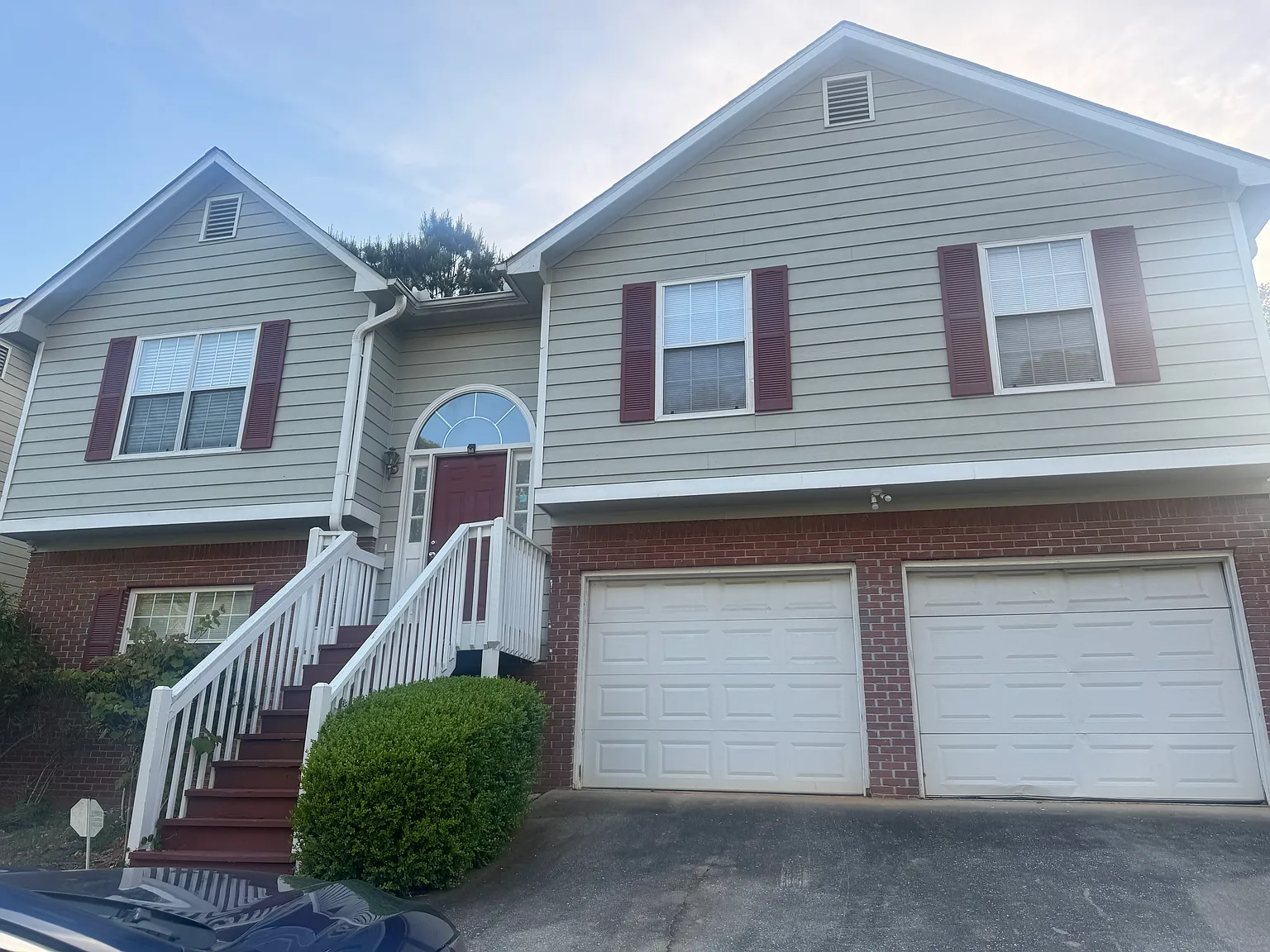5 bed, 1350 sqft, $2,700 — Photo 2