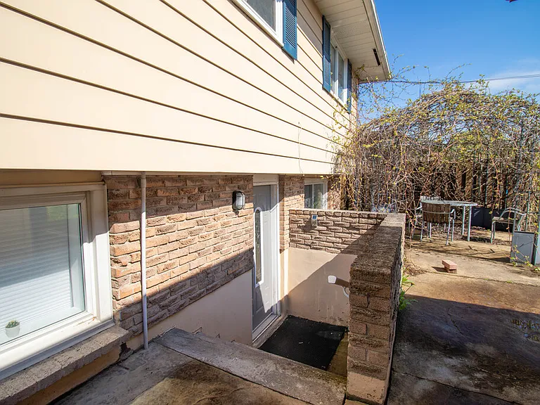 44 Patricia Ave — Photo 14