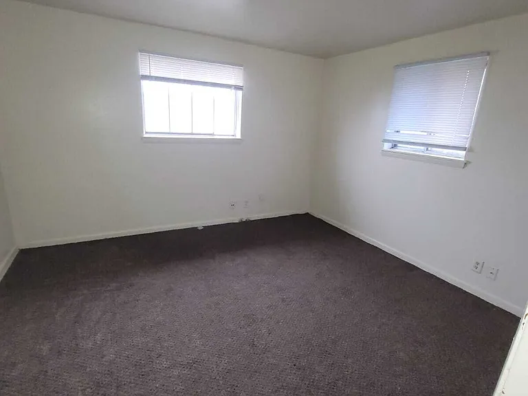 8924 W Carmen Ave #4 — Photo 3