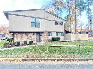 1068 Willow Green Dr, Newport News, VA 23602