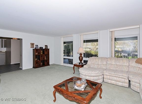 2nd image of 139 Graymoor Ln