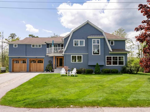 8 Peninsula Drive, Kennebunk, ME 04043