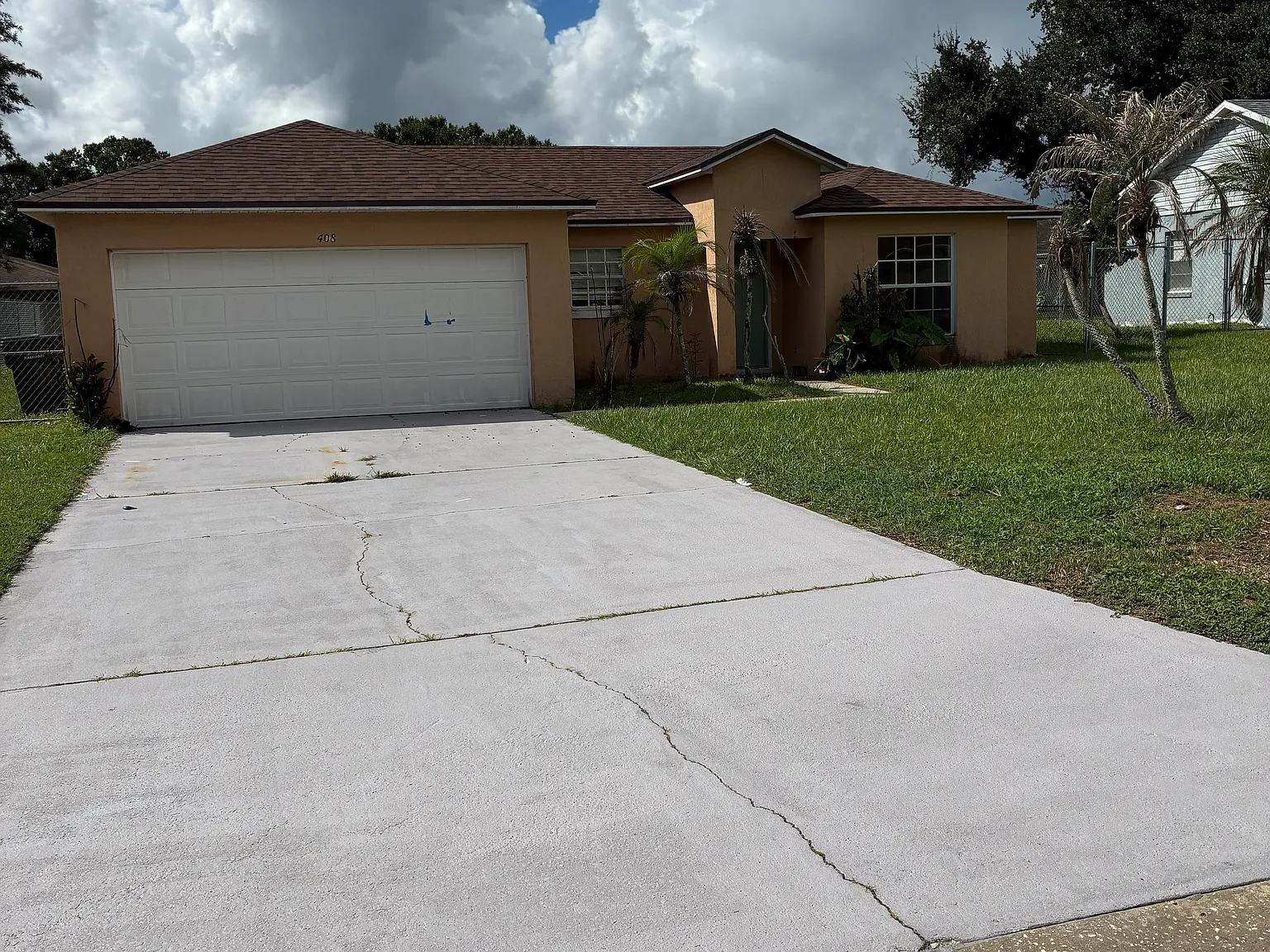 3 bed, 1042 sqft, $1,600 — Photo 1