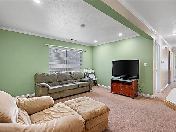 3rd image of 1541 N Riverside Ave #18