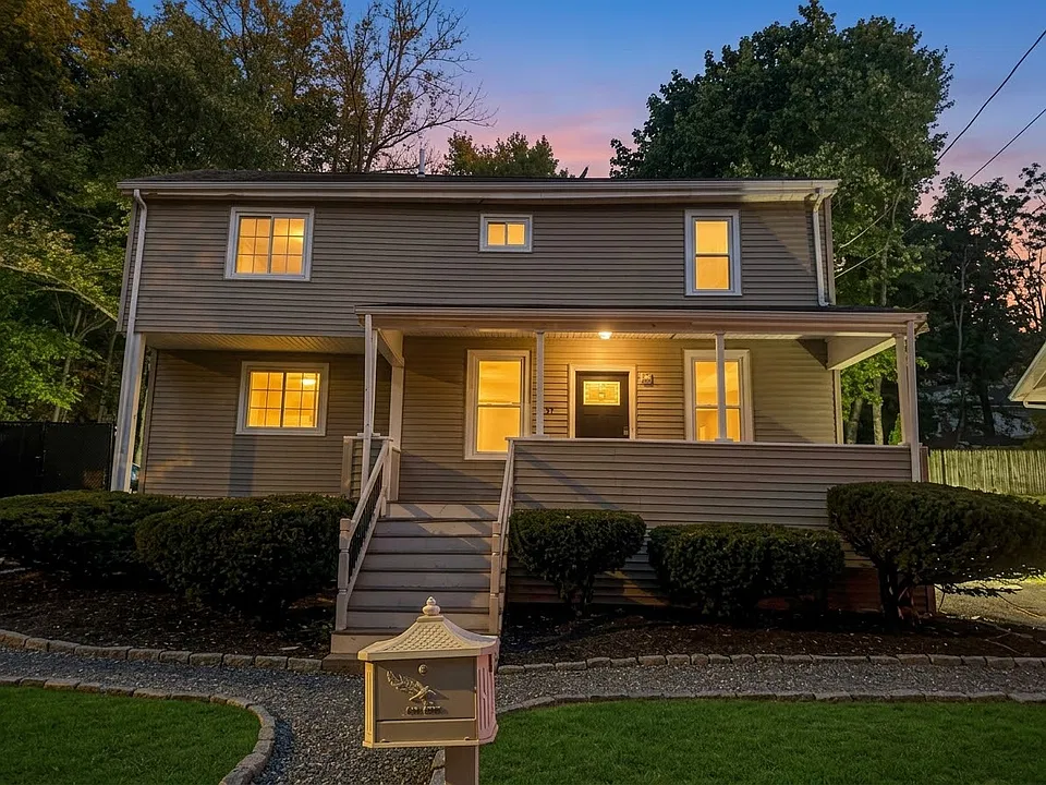 31 Walden Pond Ave
