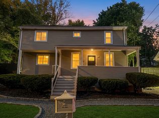 31 Walden Pond Ave, Saugus, MA 01906