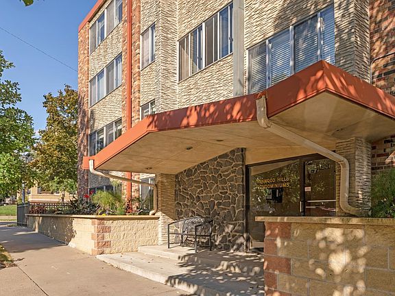 3rd image of 1901 Emerson Ave S APT 104