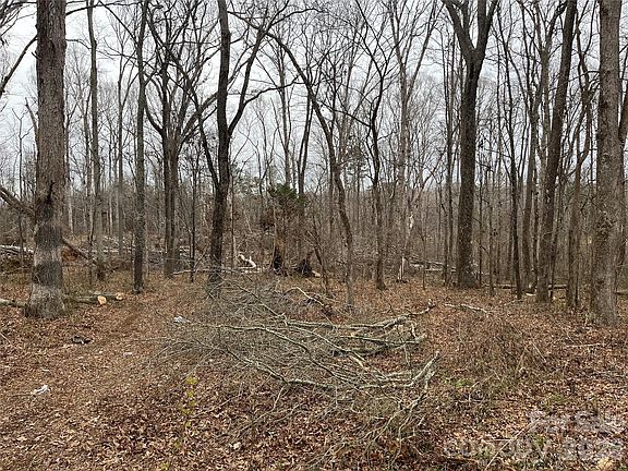 5th image of 417 Davis Rd