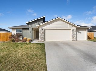 910 SW Miner St, Pine, ID 83647