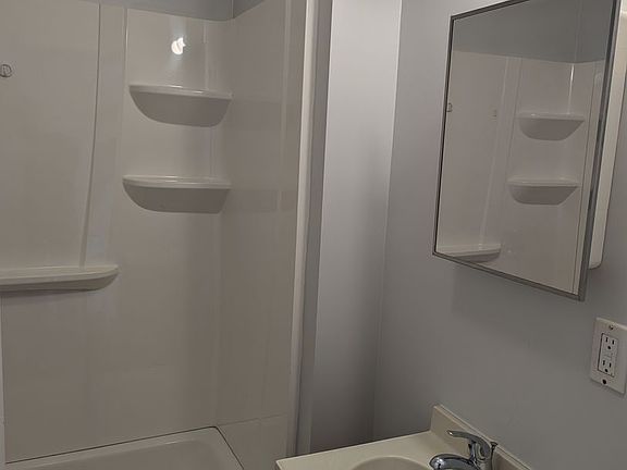 3rd image of 388 Pine St