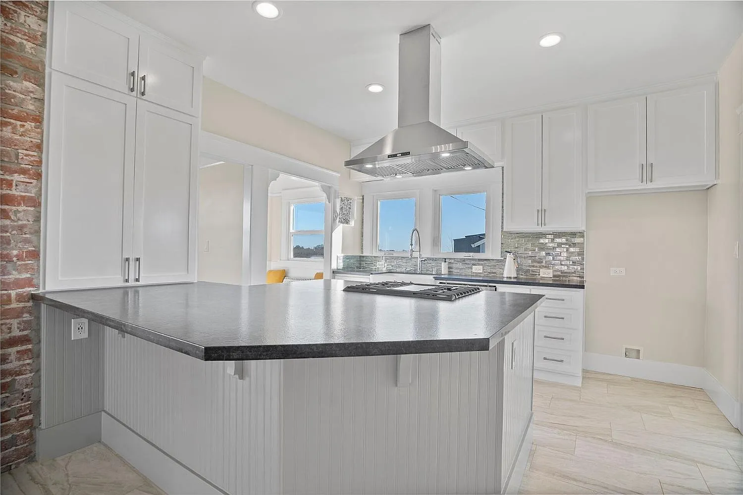 3592 W Sargent Rd photo 1