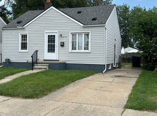 28720 Essex St, Roseville, MI 48066