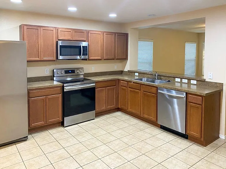 3105 Seaview Castle Dr — Photo 3