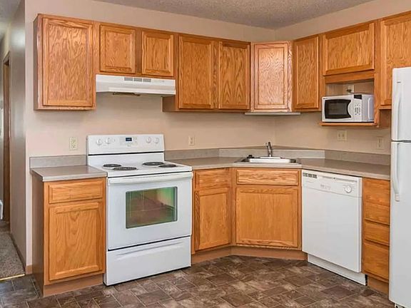 5th image of 4620 E 6th St #4624-8