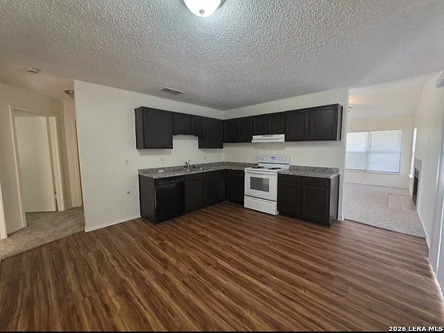 2 bed, 1.0 bath, 903 sqft, $1,150 — Photo 3
