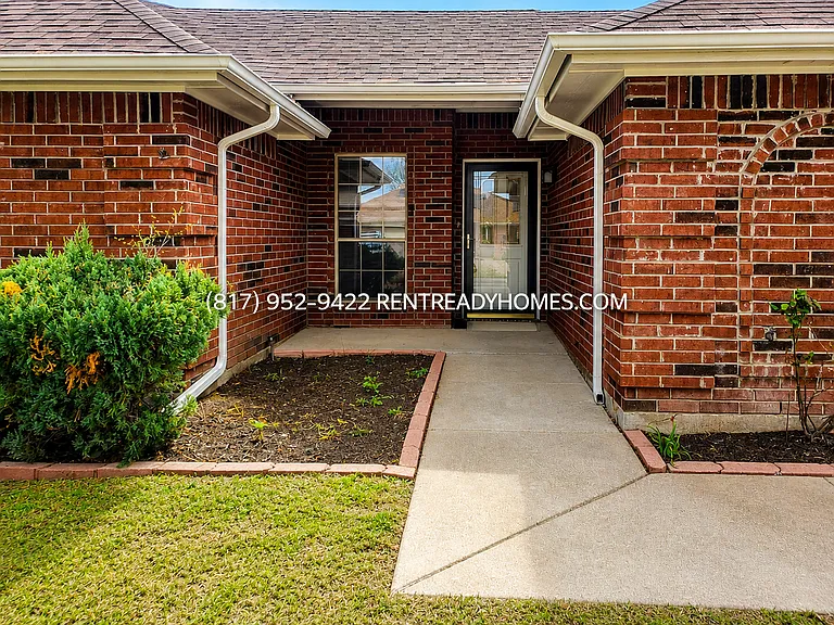120 Clover Ln — Photo 2