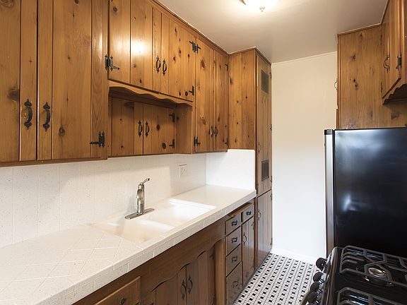 2nd image of 4621 North Ave APT 5