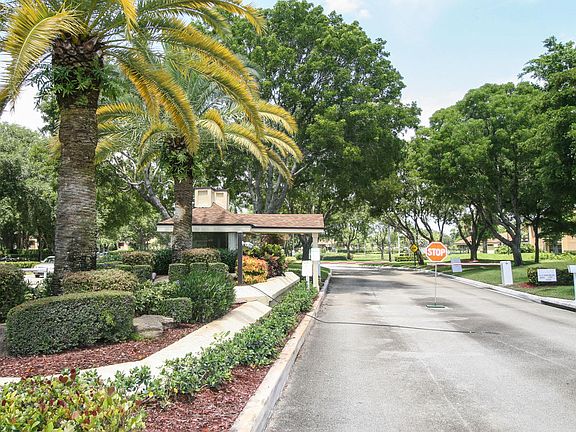 3rd image of 16768 Oak Hill Trl APT 1221