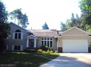 7204 Bush Dr NE, Rockford, MI 49341