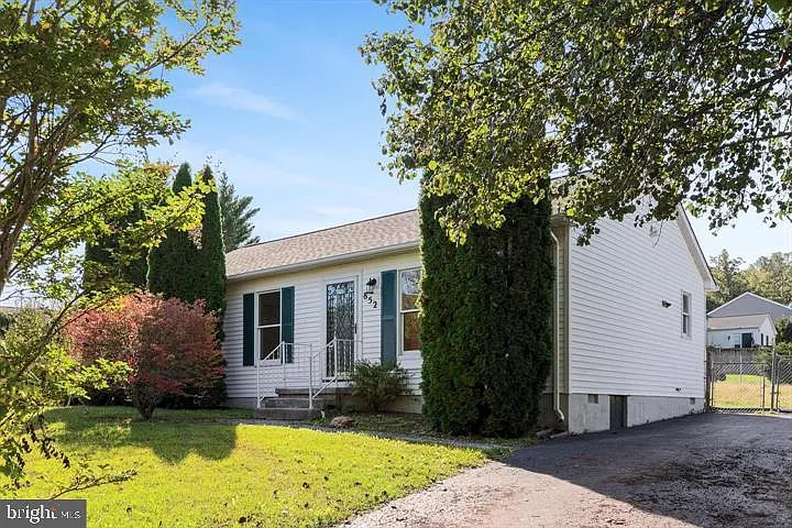 852 Morgan Pl — Photo 4