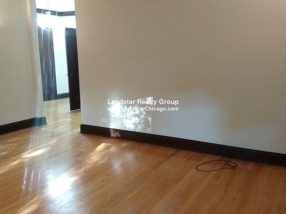 3rd image of 7228 N Greenview Ave #1
