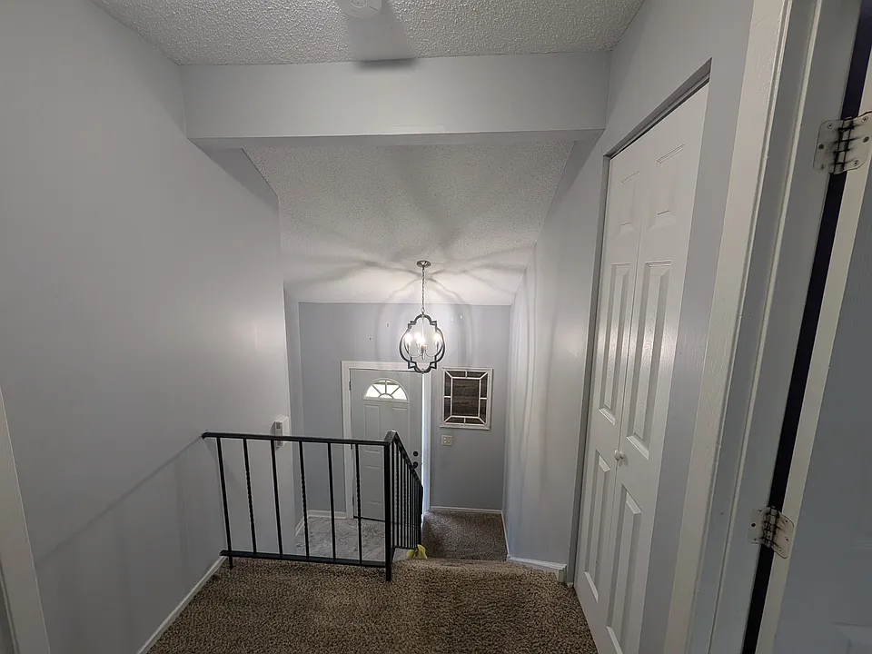 1713 De Forest Ln