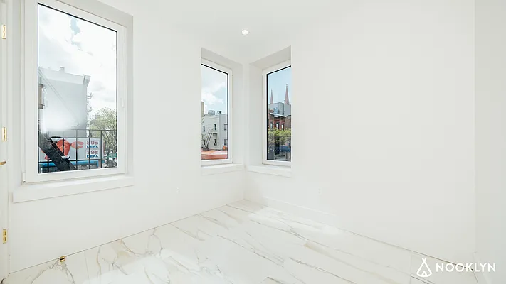 Rented by Nooklyn NYC LLC | media 21