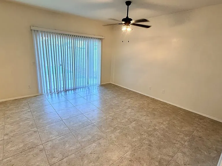 36439 W Pampoloma Ave — Photo 10