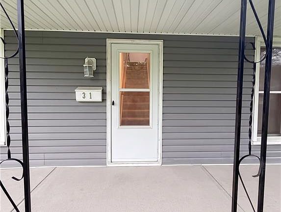 4th image of 301 Mound St