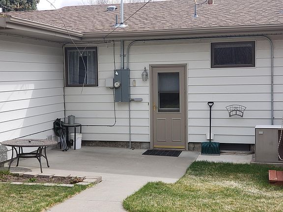 2nd image of 2212 Cherry Dr #B