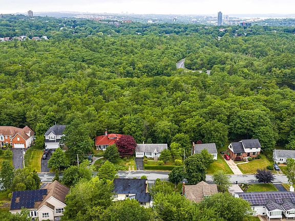 4th image of 17 Forward Ave