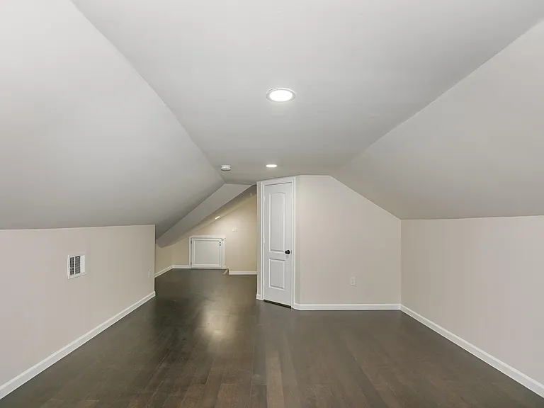 2902 Houston Ave — Photo 24