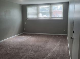 324 8th St #2, Bettendorf, IA 52722