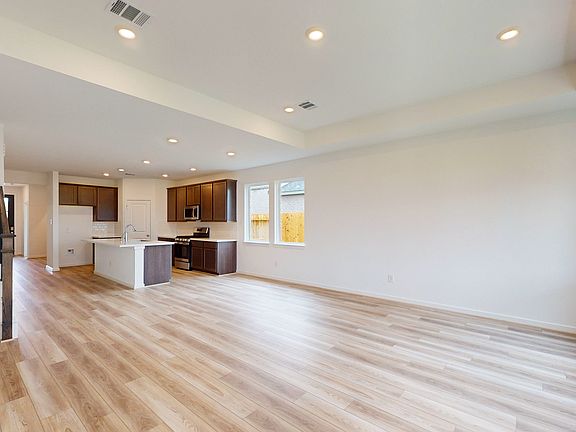 4th image of 1215 Sugar Dr