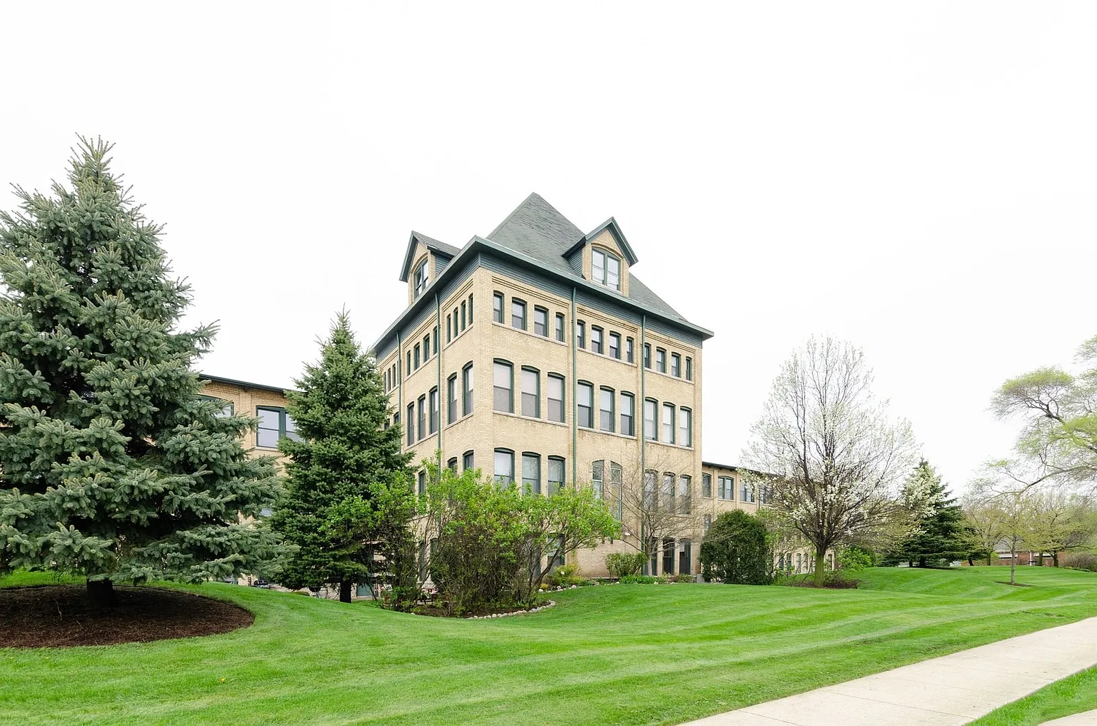 630 Congdon Ave APT C photo 1