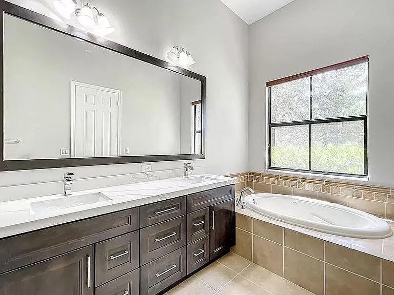 8459 NW 40th St — Photo 12