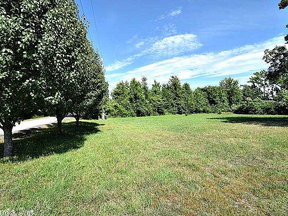3rd image of 2912 Westmoreland Dr