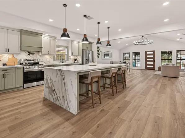 906 Eleanor St, Houston, TX 77009